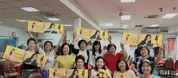 刘亦菲越低调越有味。粉丝把生日变成温暖小节