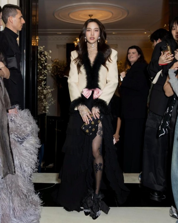 比Lisa还抢镜？这个突然爆红的泰国女星什么来头