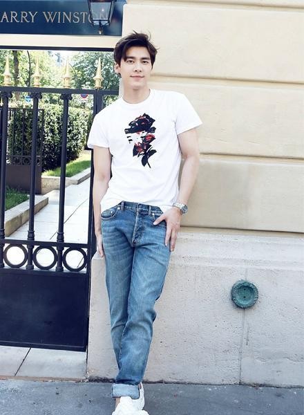 明星送粉丝礼物：王嘉尔送秋裤，赵丽颖送车，但还是最服易烊千玺