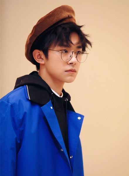 明星送粉丝礼物：王嘉尔送秋裤，赵丽颖送车，但还是最服易烊千玺