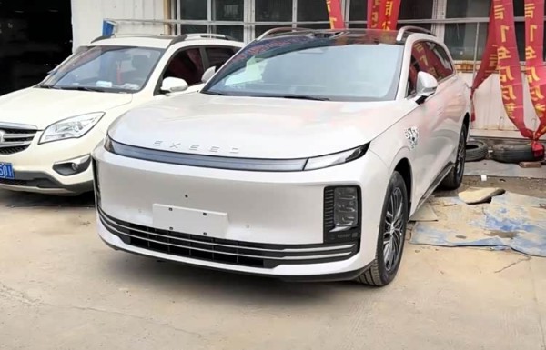 星途全新SUV现身，长近5米，理想同款内饰，纯电版最高726km续航