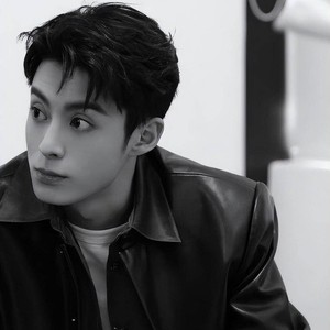 王鹤棣参加《密室大逃脱5》又怂又刚，网友：东方青苍被吓迷糊了