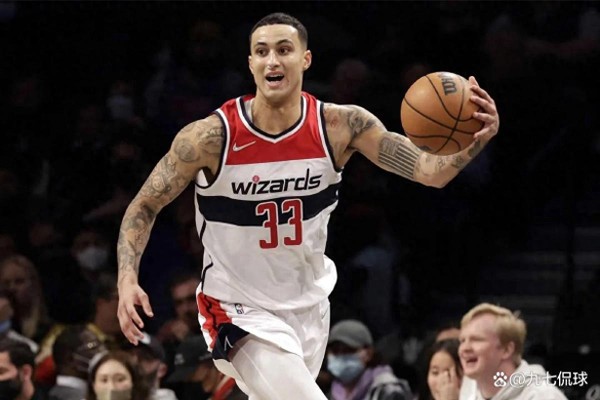 詹姆斯意外转会步行者？湖人豪赌全明星后卫，小里命运何去何从