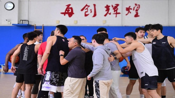 交易曝光！全明星球员加盟辽篮，2米16冠军内线离队，交易有深意