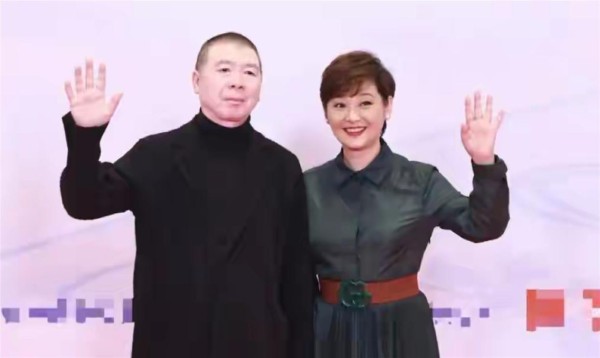 徐帆放手冯小刚带女闯时尚圈？一家三口各寻新篇章