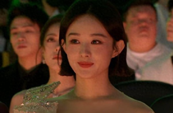 星光大赏内场名场面！赵丽颖避开冯绍峰，坐张颂文身边一脸尴尬