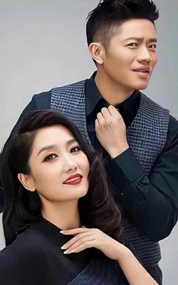 明星歌手的命运转折：成功与落魄的两条路