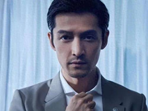 胡歌：影视歌三栖巨星，璀璨星光照亮华语娱乐圈