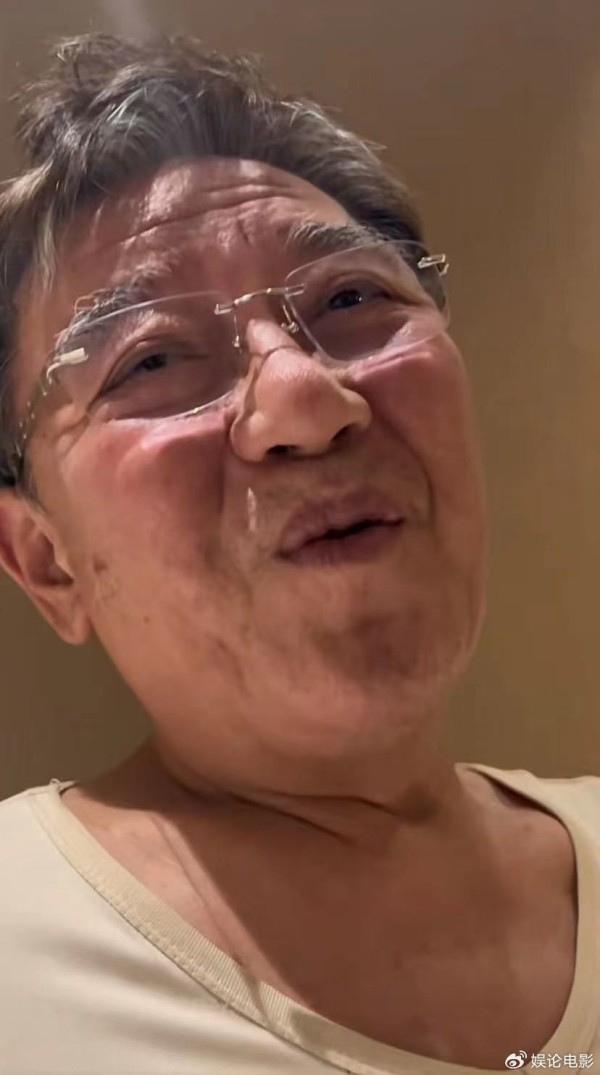 71岁李立群将直播卖货引发热议，粉丝操碎心，叮嘱他把控好品质