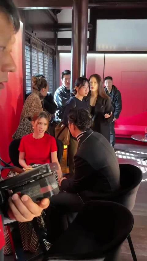 感觉窦骁何超莲好像好久没见了 老朋友叙旧的感觉