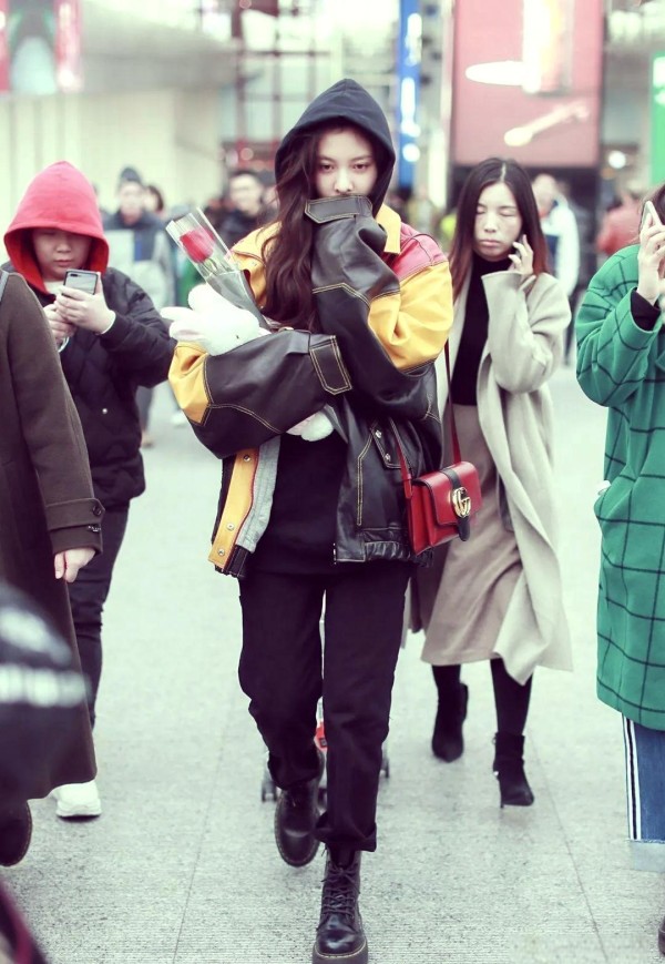 从舞者到艺人：宋妍霏的转型与时尚蜕变