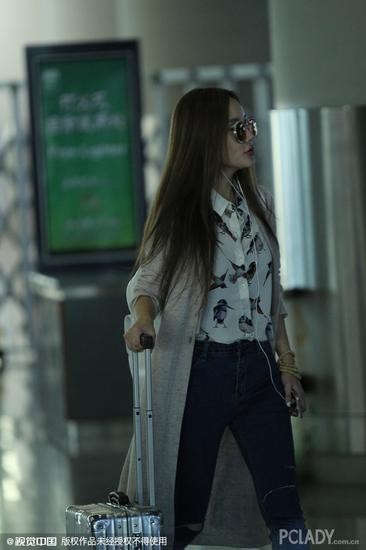 李小璐机场街拍