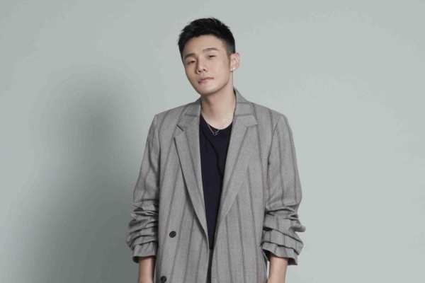 全能音乐人李荣浩，歌曲所有环节都自己做，岳云鹏：感觉他好穷！