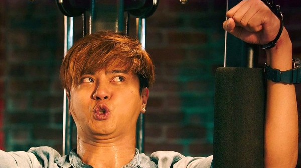 成龙悉尼歌剧院塔顶打斗，罗志祥女装傲娇搞笑，速看《机器之血》