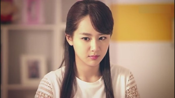 真的手滑了？杨紫微博无故取关吴亦凡、肖战后，又重新关注回来