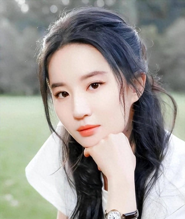 明星去掉滤镜后，秦海璐“秃顶”，刘亦菲龅牙，宋祖英闫妮不敢认