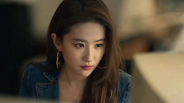 刘亦菲情感语录触动无数人心弦，她用“我的黄金期在我手里”宣告独立女性力量，面对催婚压力，她的态度超飒且坚决，让无数人共鸣不已