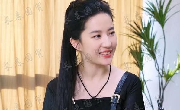 34岁刘亦菲近照曝光，肤白貌美重回颜值巅峰