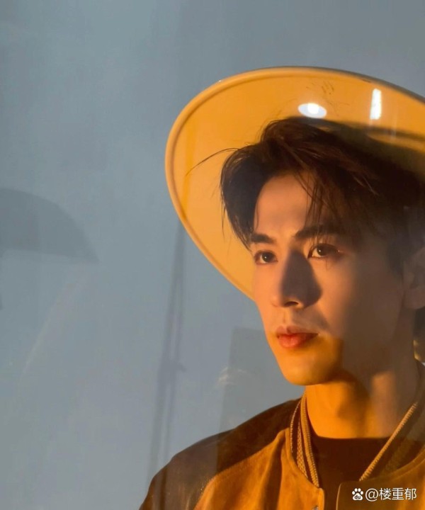 娱乐圈风云变幻如常，资源争夺战、咖...@楼重郁的动态