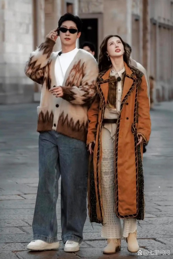 #明星娱乐八卦# 金晨为炒CP接...@七里问问的动态