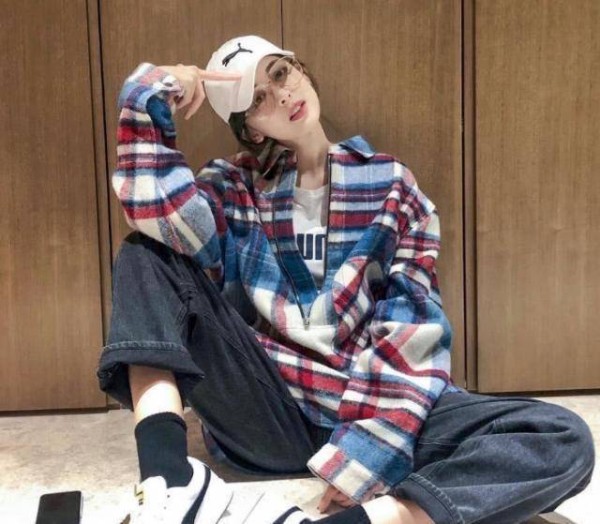 半个娱乐圈的明星告诉你，初秋穿搭衬衫少不了，让你变成精致女孩