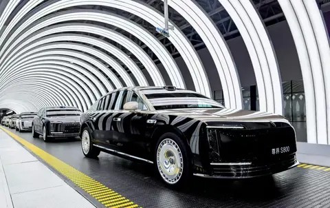 余承东亲自交车，功夫巨星李连杰选择尊界