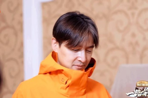 胡歌淡出荧屏转战环保公益形象大变引关注