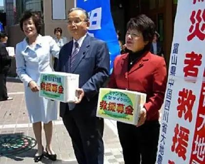 明星捐款日本地震引爆争议!韩红当场炮轰:先建设好自己的祖国