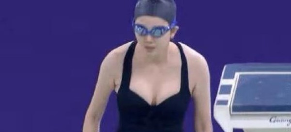 因身材性感退出体育圈，进军演艺圈如鱼得水，网友直呼：太惊艳！