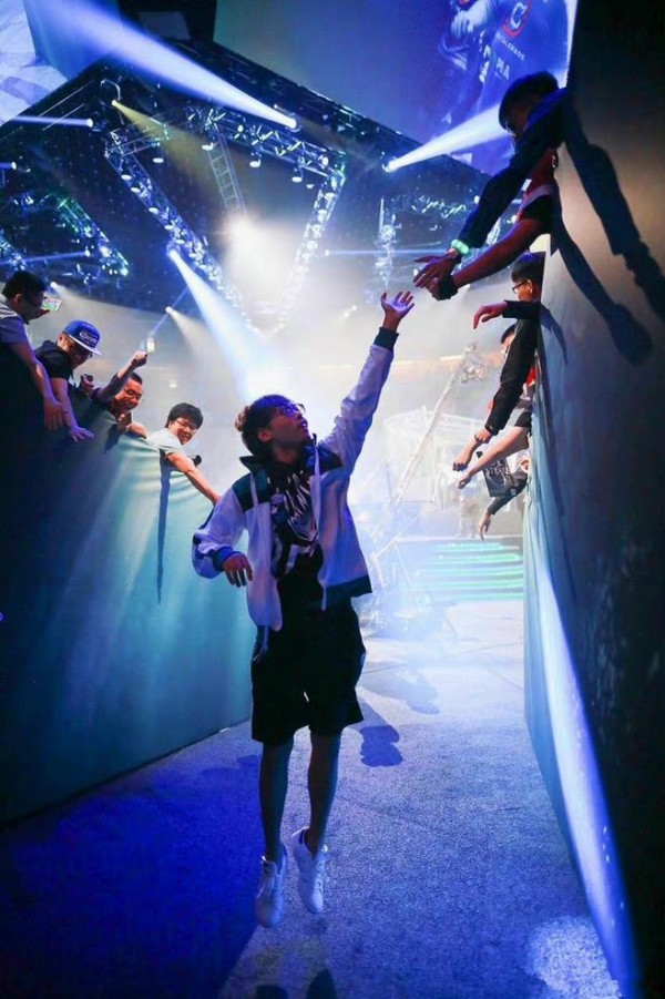 最强中单Maybe退役，电竞选手转型“意难平”