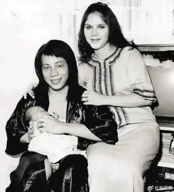 77岁武打明星梁小龙去世，两任妻子都是大美女，好友纷纷发文悼念