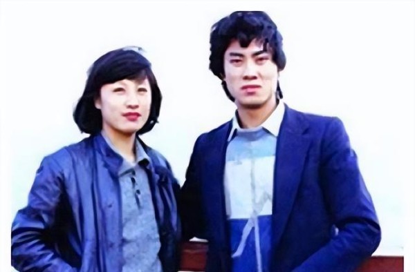 江涛：成名后不忘糟糠之妻，与岳母同住30年，成名后接回改嫁亲妈