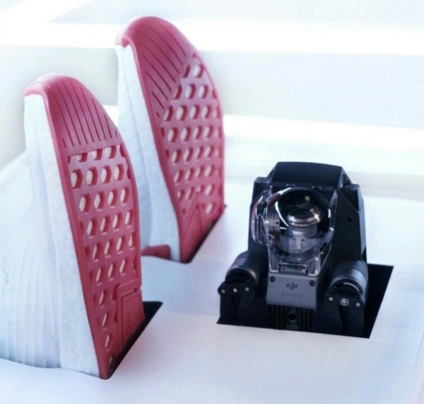 一直和潮人明星合作的阿迪达斯NMD 这次找上了大疆