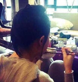 刘亦菲杜海涛斗舞,明星早餐大揭秘，刘亦菲杜海涛争当大胃王，陈赫最接地气！