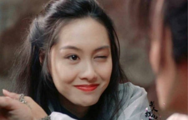 经典影视无法超越的8大瞬间！朱茵眨眼，祖贤穿衣，邱淑贞咬牌，都不及他