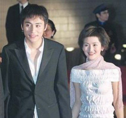 谢娜与刘烨聚少离多，最终分手