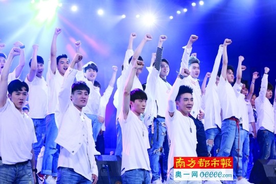 300位来自各地的“快男”选手集结长沙，正式拉开《2017快乐男声》序幕。