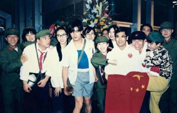 黎姿晒郭富城20年前和自己的合影，谁还敢说郭富城“全班最丑”？