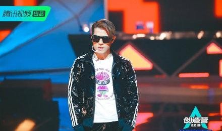 黎姿晒郭富城20年前和自己的合影，谁还敢说郭富城“全班最丑”？