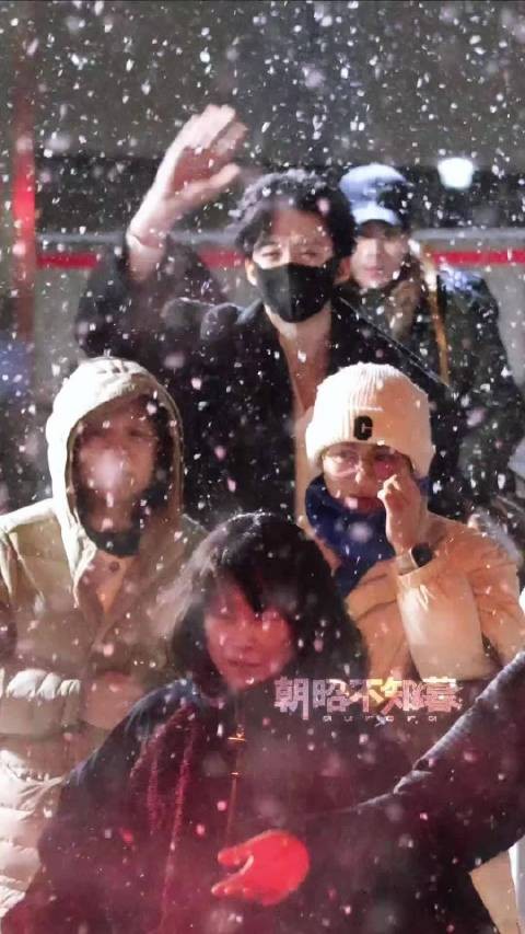刘宇宁从大雪里走过来，这宿命感也太强了吧！