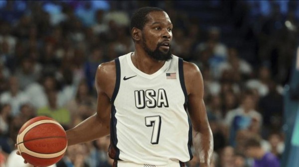 大范认为詹姆斯和库里是我们见过身体状态保持最好的球员，他们坚持科学训练、合理饮食保持高水平竞技状态