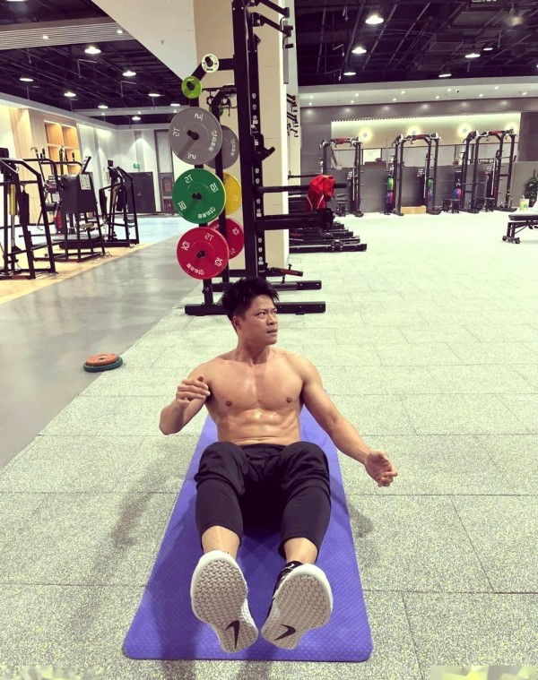 苏炳添的健身展示与肌肉健康的重要性