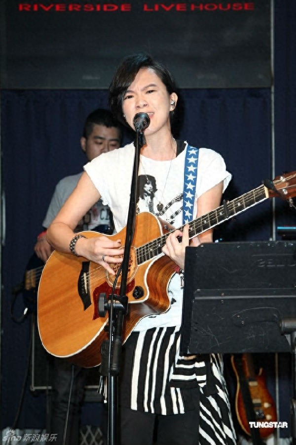 曾是选秀冠军的她，事业低谷时存款只有3000元