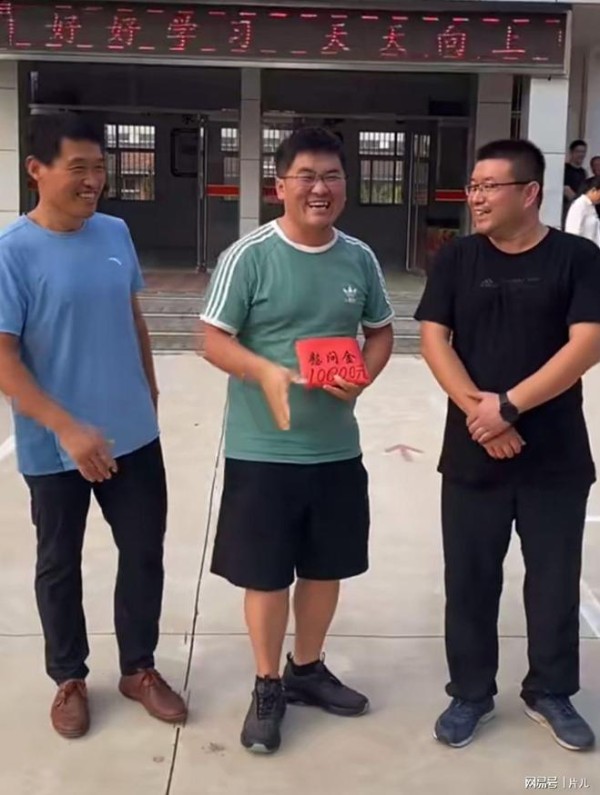 明星姜涛为家乡捐款3万，被赞草根逆袭，网友：不以善小而不为