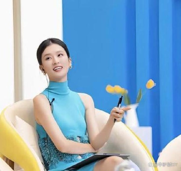 乔欣探店疑云：流量还是套路？揭秘明星经济背后的真相