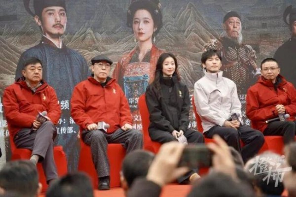 西湖边明星齐聚 董勇现场“加戏”