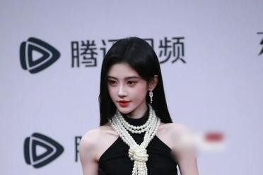 星光大赏红毯风波：换座乌龙、艺人逆袭与人情冷暖背后的行业真相