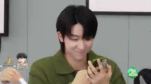 游戏环节连线前辈艺兴@张艺兴 ……