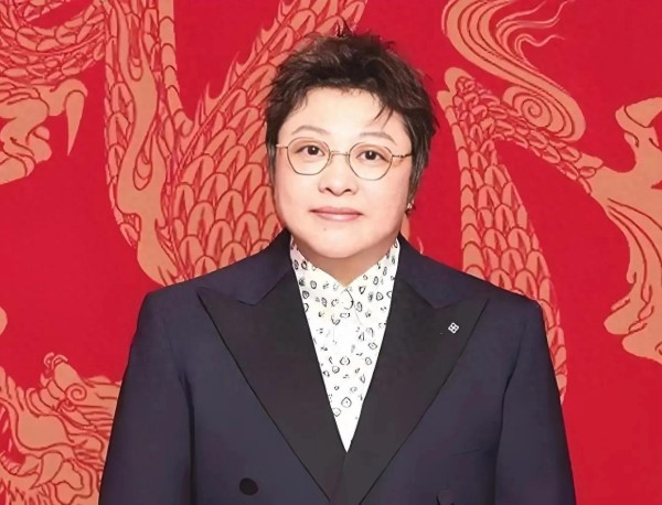 娱乐圈明星参与公益慈善捐款活动,积极承担社会责任,回报社会