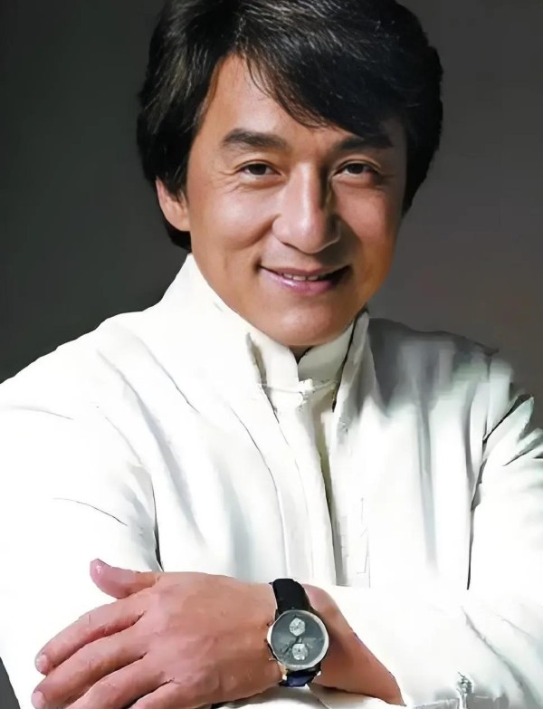 娱乐圈明星参与公益慈善捐款活动,积极承担社会责任,回报社会